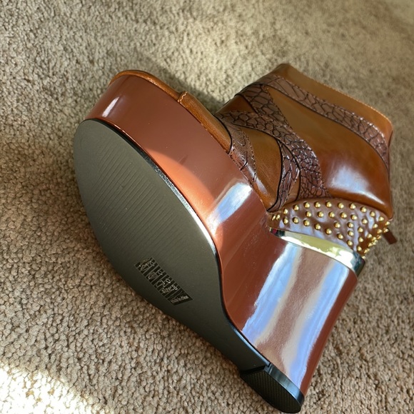 Brand new never worn heels - Picture 3 of 5
